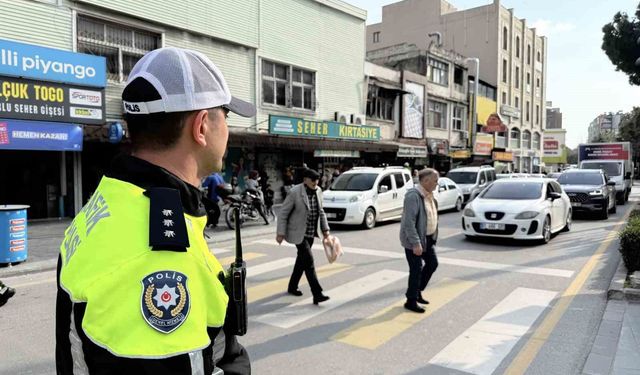 Yayalara yol vermeyen sürücülere ceza kesildi