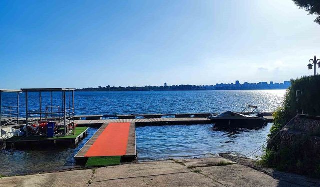 Adana'da baraj gölünde boğulma tehlikesi geçiren genç hastaneye kaldırıldı