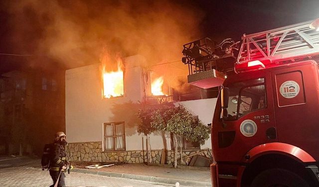 Alevlerin küle çevirdiği evde Kur'an-ı Kerim zarar görmedi