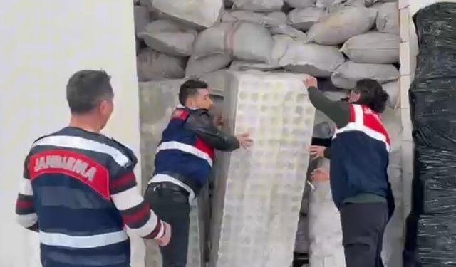 Antalya'da kaçak kozmetik üretimi yapılan depoya baskın: 65 milyon liralık sahte ürün ele geçirildi