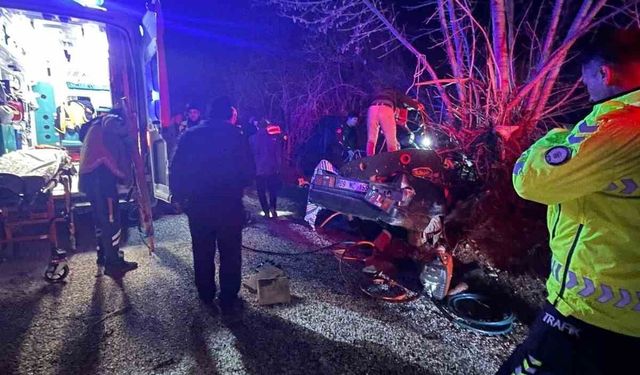 Antalya'da trafik kazası: 3 kişi hayatını kaybetti