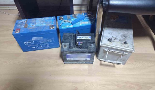 Aynı gün 6 araçtan akü çalan şüpheliler yakalandı