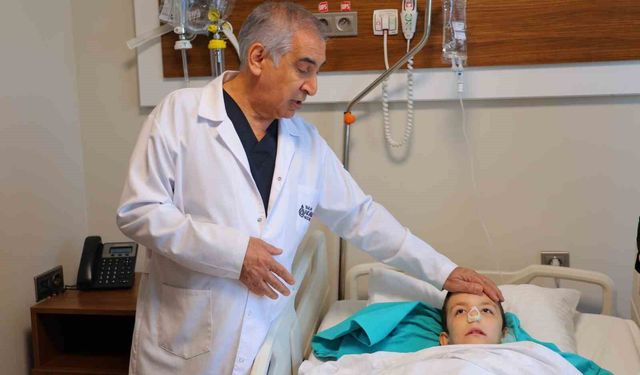 Burun tıkanıklığı ve işitme kaybı şikayetiyle gitti, ameliyatta dev bir polip çıkartıldı