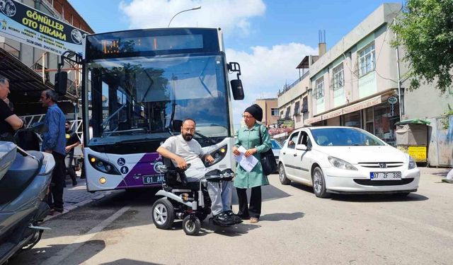 Engelli vatandaş belediye otobüsüne polis eşliğinde binebildi