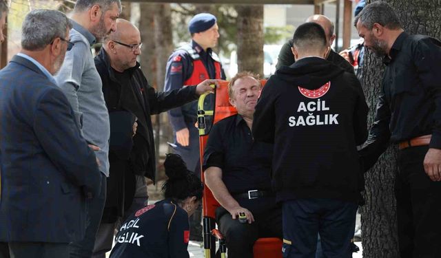 Eşinin cenazesinde fenalaştı, sağlıkçılar müdahale etti