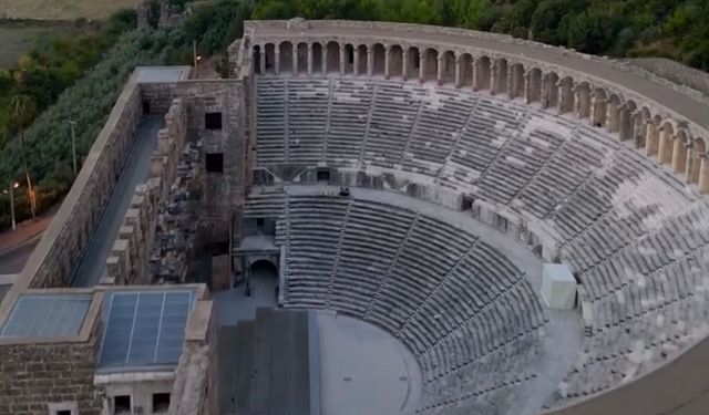 Fiziksel engelli bireyler Aspendos Antik Tiyatrosu'nu VR gözlükleri ile sanal ortamda gezdi