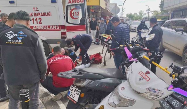 Hafif ticari araç ile motosiklet çarpıştı o anlar güvenlik kamerasına yansıdı: 1 yaralı