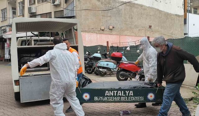 Kaldığı pansiyon odasında ölü olarak bulundu