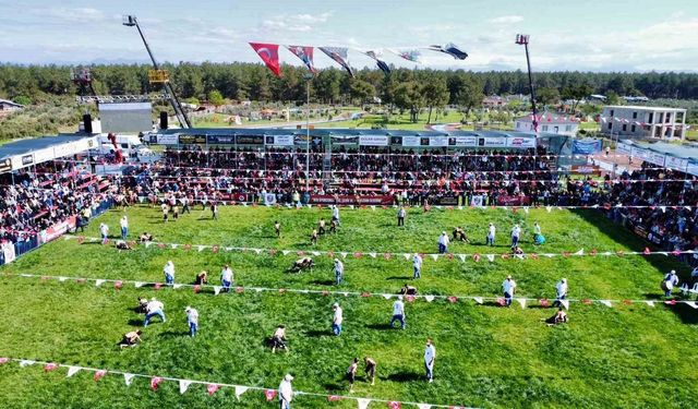 Kepez'de pehlivanlar dualı çayıra çıktı