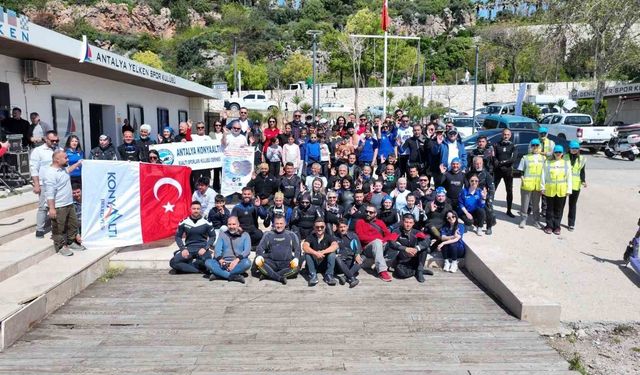 Konyaaltı Sahili'nde deniz dibi ve kıyı temizliği yapıldı