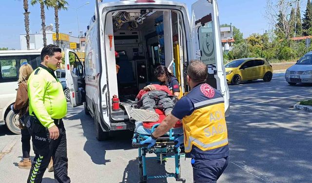 Minibüslerin çarpıştığı kazada sürücüler yaralandı