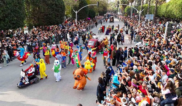 Portakal Çiçeği Karnavalı'nda renkli kortej