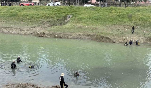 Tarsus'ta ırmakta kaybolan genci arama çalışmaları sürüyor