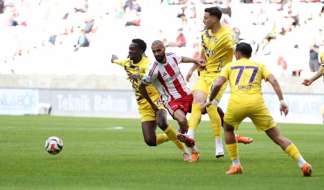 Trendyol Süper Lig: Antalyaspor: 0 - Eyüpspor: 0 (İlk yarı)