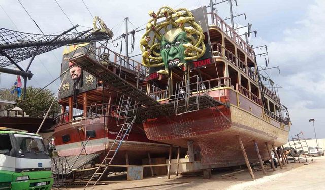 Turizm sezonu öncesi gezi tekneleri bakıma alındı