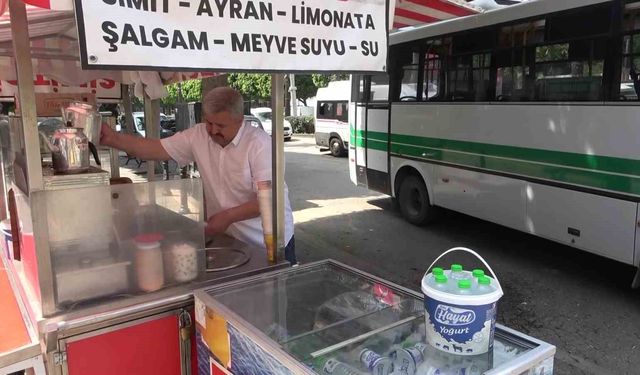 1 Mayıs'ta çalışan seyyar satıcı: 'İşçi bayramında en çok işçiler çalışıyor'