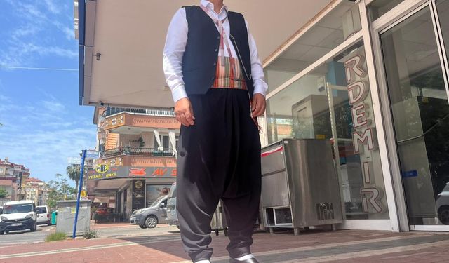 30 metrekarelik atölyede 36 yıldır Alanya şalvarını dünyaya tanıtıyor