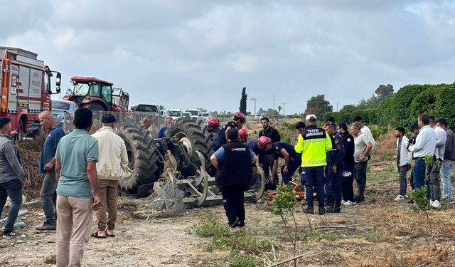 Adana'da devrilen traktörün altında kalan sürücü hayatını kaybetti