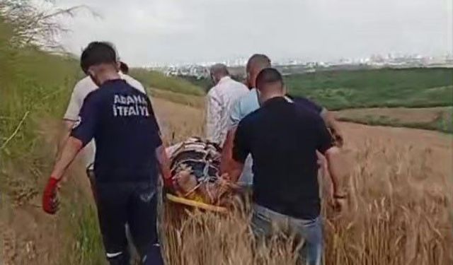 Adana'da otomobil tarlaya uçtu: 1 ölü, 1 yaralı
