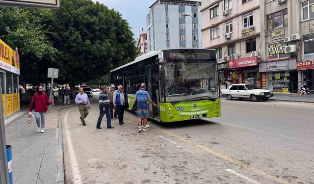 Adana'da ulaşım fiyatlarına tepki: 'Dört kişilik aile yolculuk edemez hale geldi'
