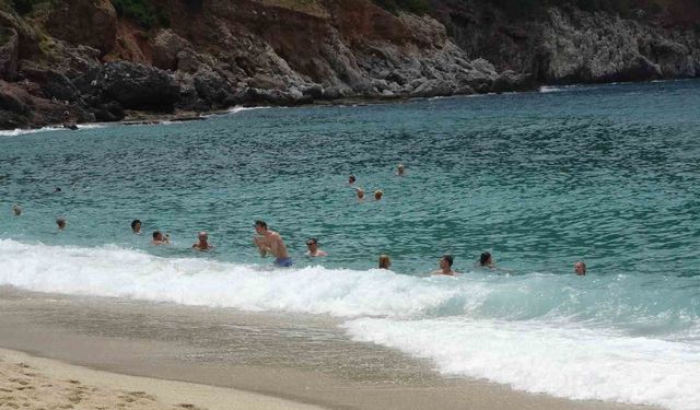 Alanya sahillerinde bayram yoğunluğu