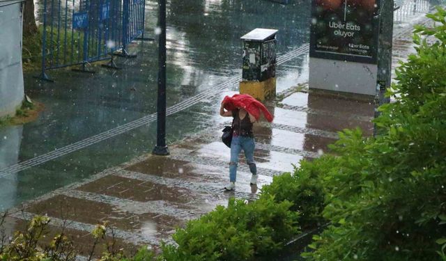 Antalya'da mayısta sağanak ve dolu sürprizi