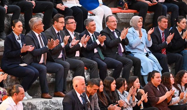 Aspendos'ta 'Kökten Geleceğe Maarif Yolcuları' konserine yoğun ilgi