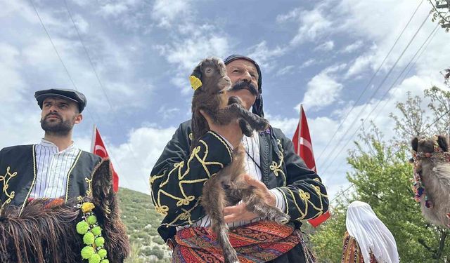 Burdur'da temsili Yörük Göçü, renkli görüntülere sahne oldu