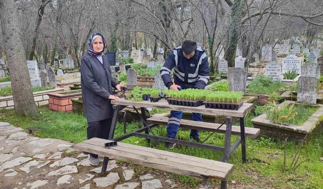 Büyükşehir'in mezarlıklarda bayram hazırlığı sürüyor