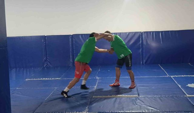 Evden işe giderken yürüdüğü 12 kilometrelik yolla atletizme merak sardı