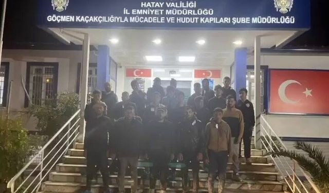 Hatay'da 19 göçmen yakalandı, organizatör 2 sürücüye 350 bin TL ceza uygulandı