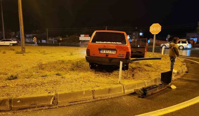 Isparta'da iki otomobil kavşakta çarpıştı