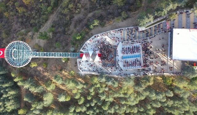 Isparta'da yükseklik korkusunu unutturan cam teras 1 milyon ziyaretçiyi aştı