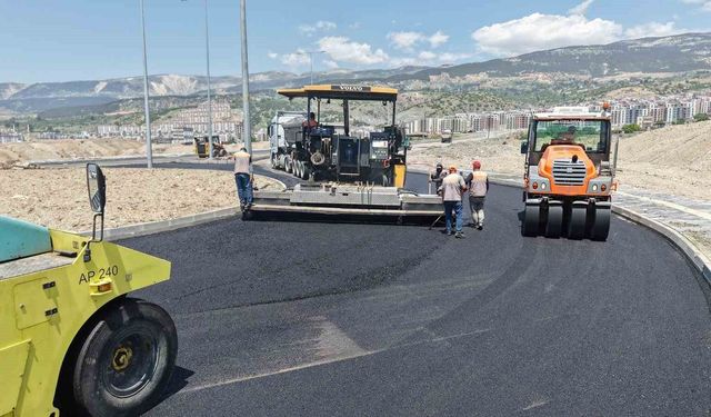 Kahramanmaraş'ta 12 farklı noktada kapsamlı sıcak asfalt çalışması