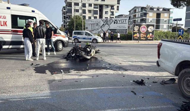 Kamyonetle çarpışan motosikletli ağır yaralandı