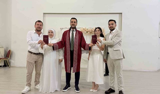 Kardeşlerin çifte mutluluğu: Aynı gün evlenip, birbirlerine şahit oldular