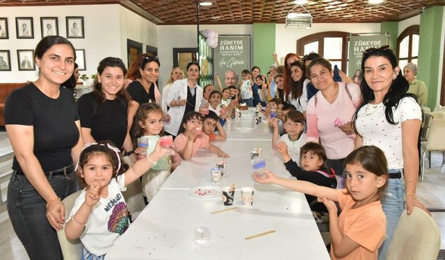 Kepez'de anne ve çocuklar renkli mum atölyesine katıldı