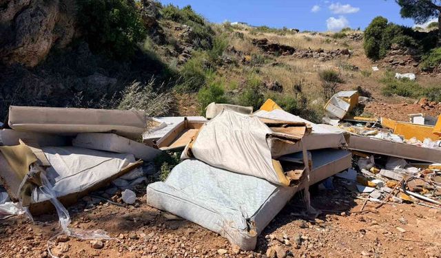 Kepez'de çevreyi kirletenlere foto kapanlı takip