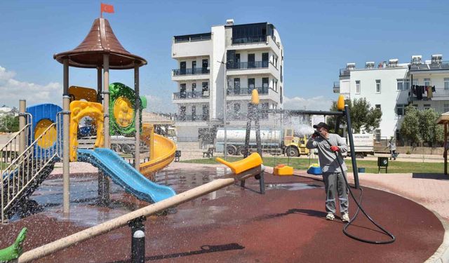 Kepez'de park ve oyun alanlarında hijyen seferberliği