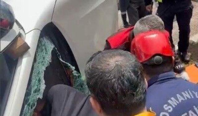Osmaniye'de kontrolden çıkan pikap yan yattı: 2 yaralı