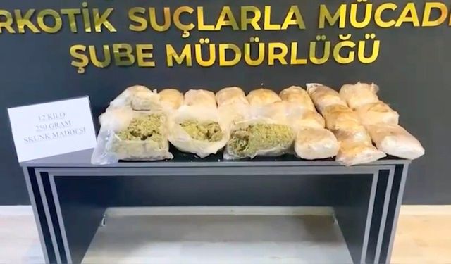 Osmaniye'de minibüsün bagajındaki bavuldan uyuşturucu çıktı