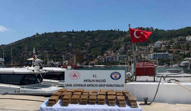 Sahile vuran şüpheli paketten 40 milyon TL'lik macun esrar çıktı