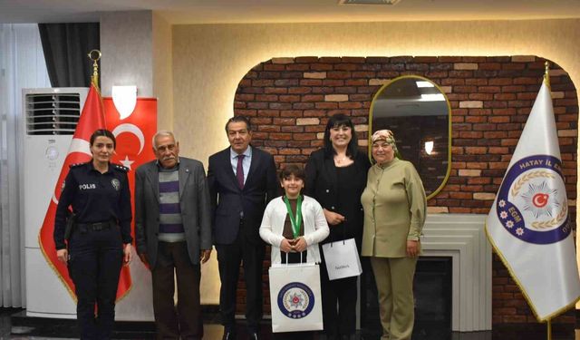 Şehit kızı polis teşkilatına gurur yaşattı