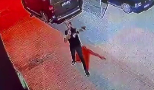 Silahı ateş almayınca panikledi, sonra yeniden ateş açtı... O anlar kamerada