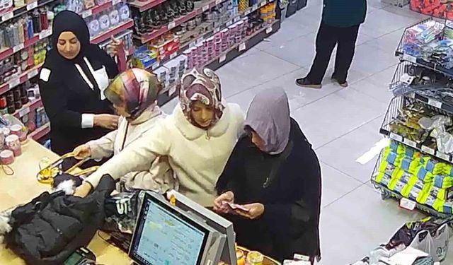 Teyze ve yeğenin çaldığı parayla alışveriş yaptığı anlar görüntülendi