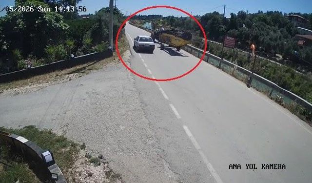 Traktörün altında kalmaktan saniyelerle kurtuldular, kazaya sebep olan sürücü kaçtı