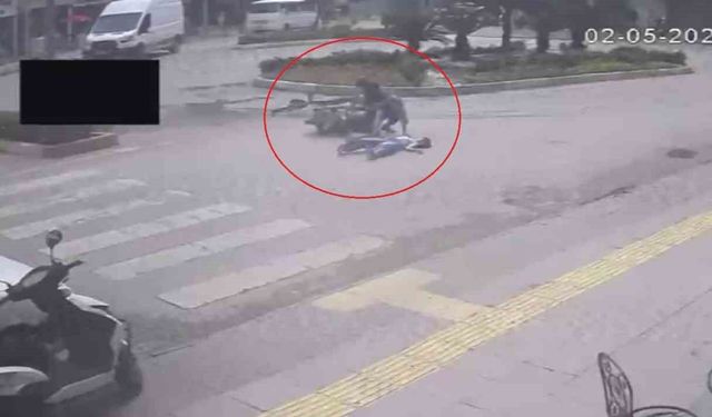 Yaya geçidini kullanan bisiklete motosiklet çarptı: 2'si çocuk 3 yaralı