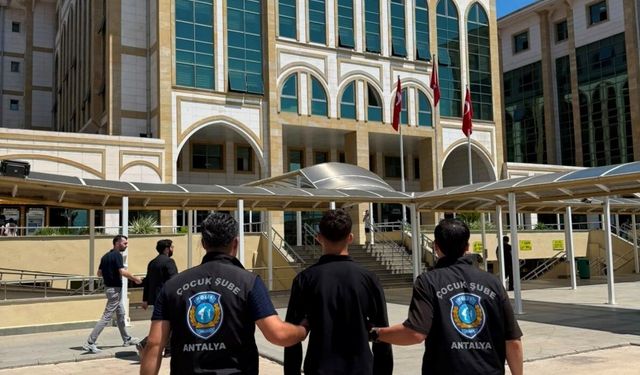 '12'den sonra Antalya'da devlet biziz' diye paylaşım yaptı, gece operasyonuyla yakalandı
