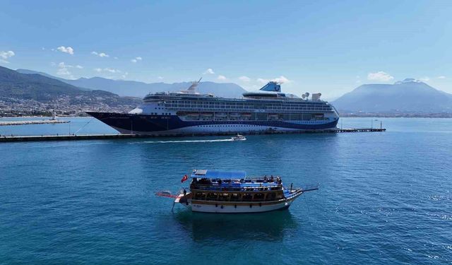 Alanya'ya lüks kruvaziyer ile bin 767 turist geldi