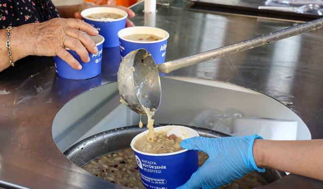 Antalya Büyükşehir Belediyesi'nden Muharrem ayı boyunca aşure ikramı